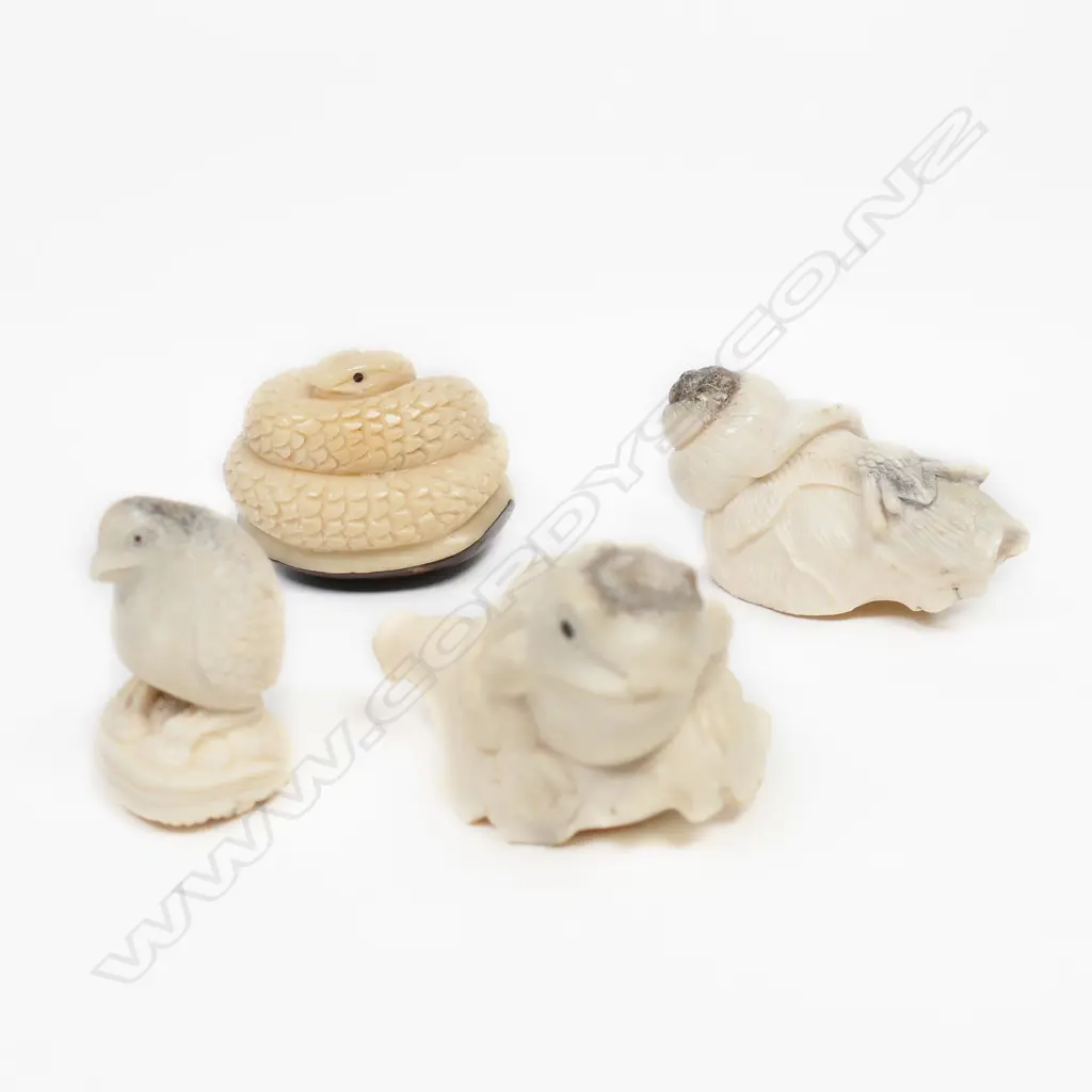Four small carvings, Image 1++