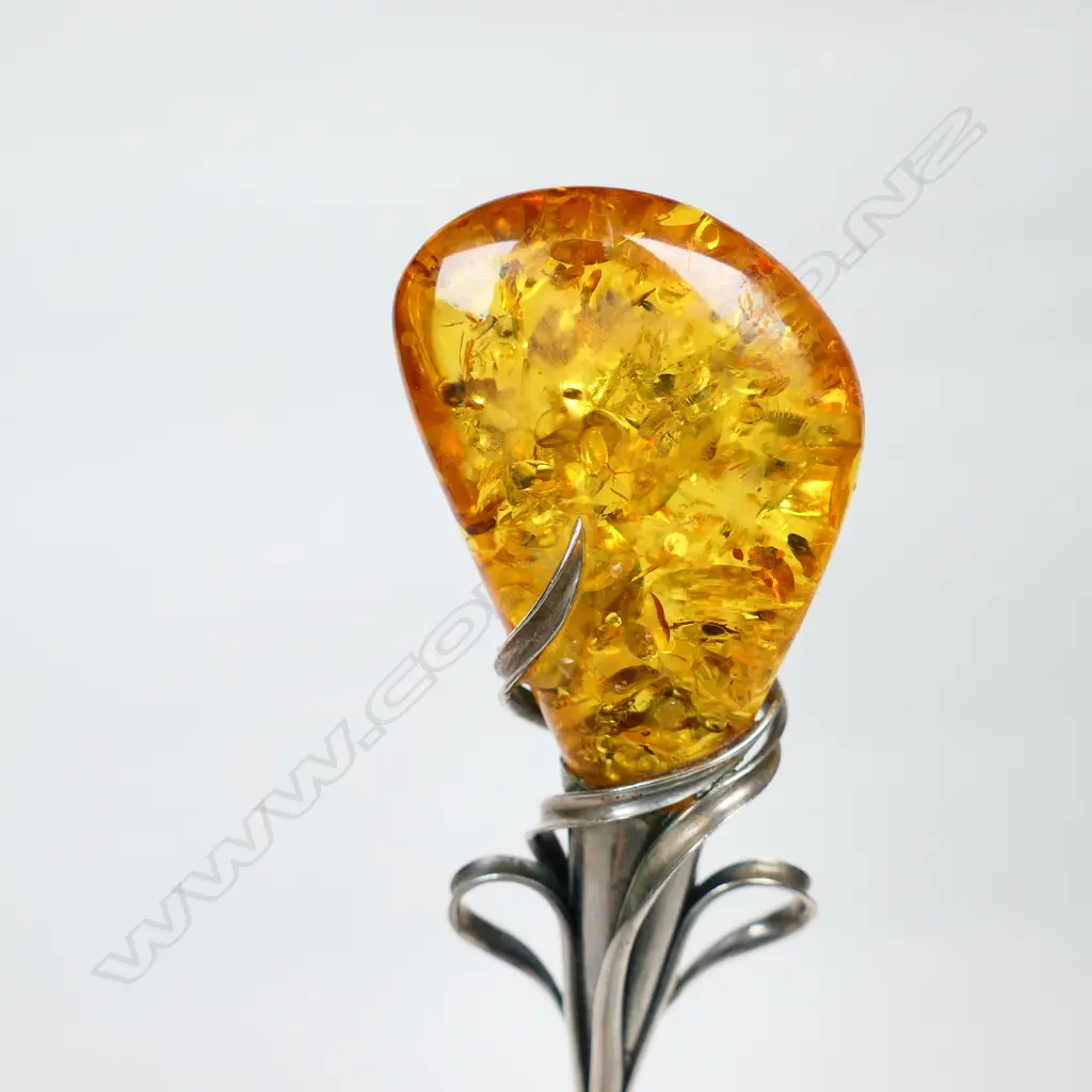 A silver and amber serving slice, Image 1++