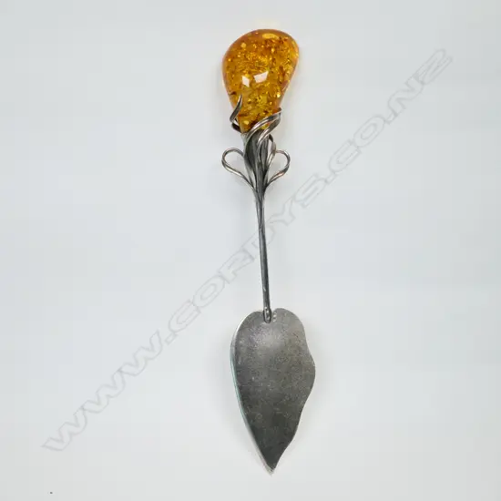 A silver and amber serving slice,
