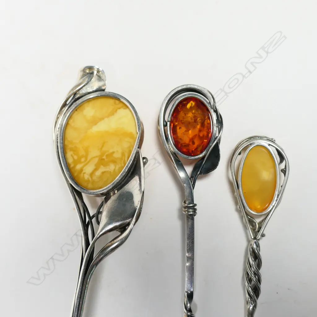 Three art silver and amber small serving spoons, Image 1++