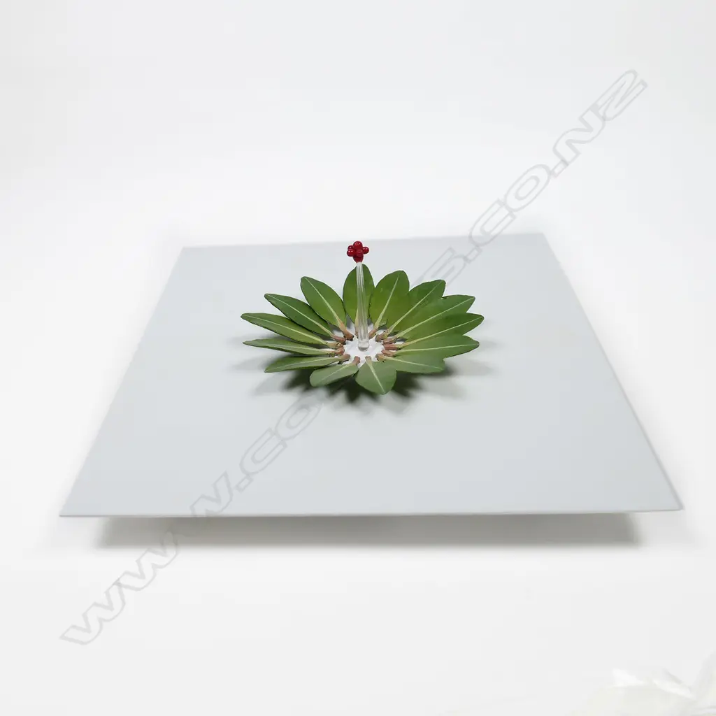 Elizabeth Thompson painted bronze leaf rosette, Image 1++