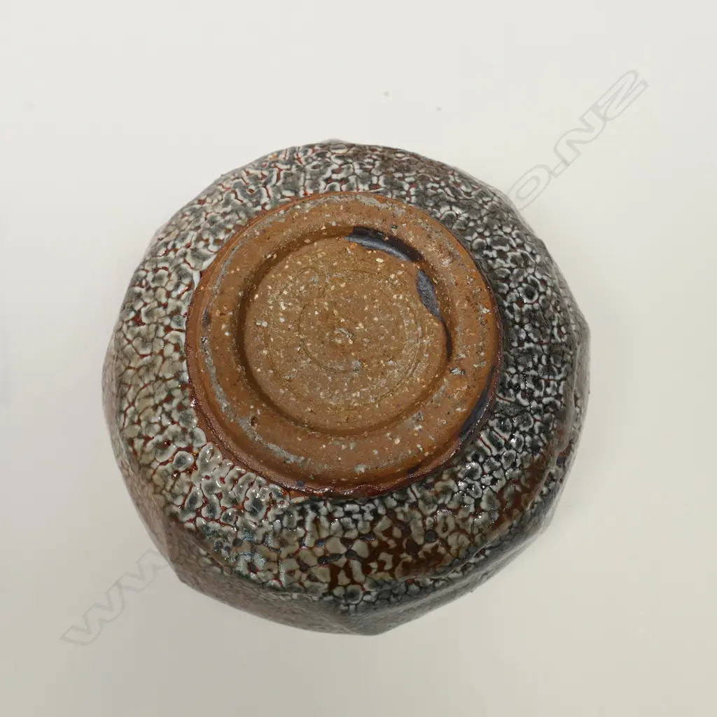 Eight Elena Renker chawan facetted bowls, Image 1++