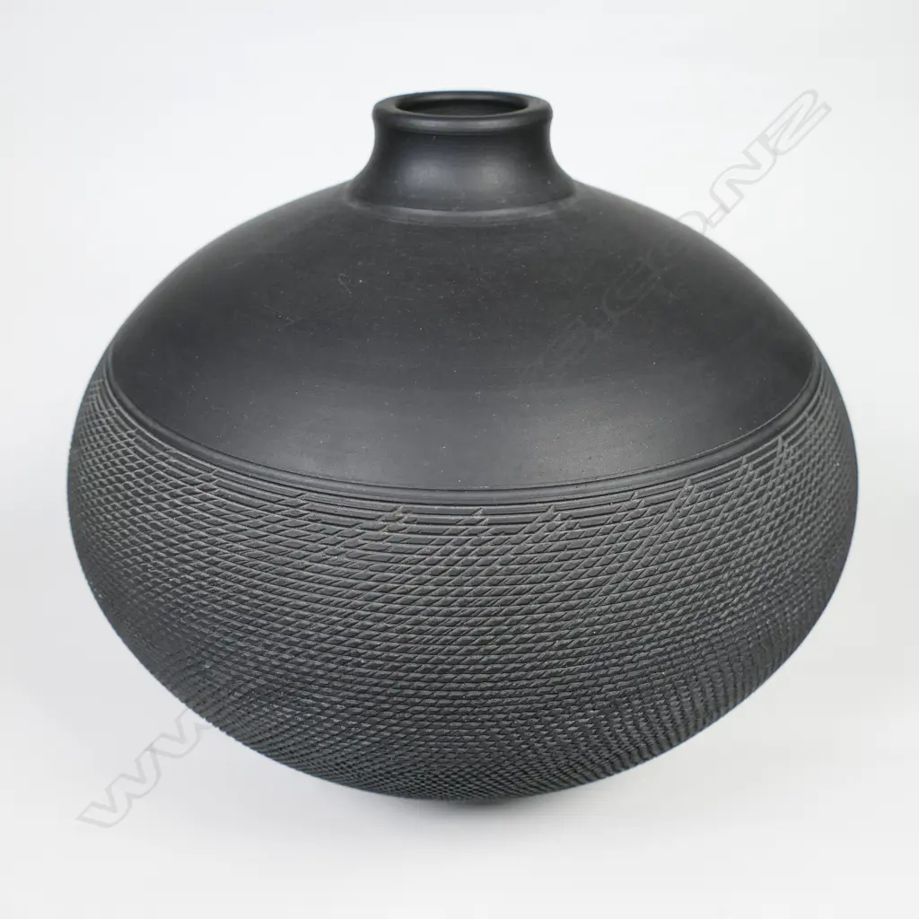 Renee Margolin (Californian b.1957-) black basalt vase, Image 1++