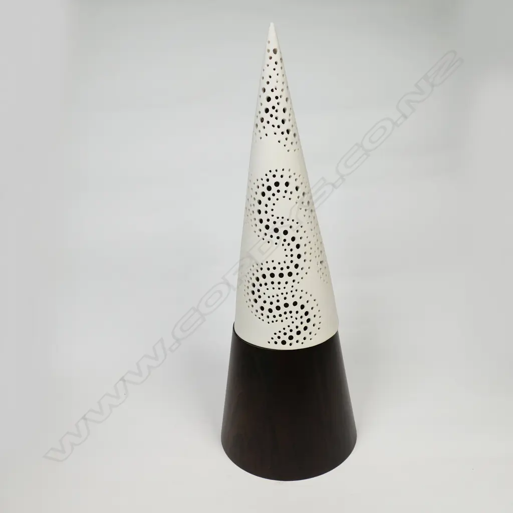 A Trudi Kroef Studio art porcelain cone on hardwood, Image 1++