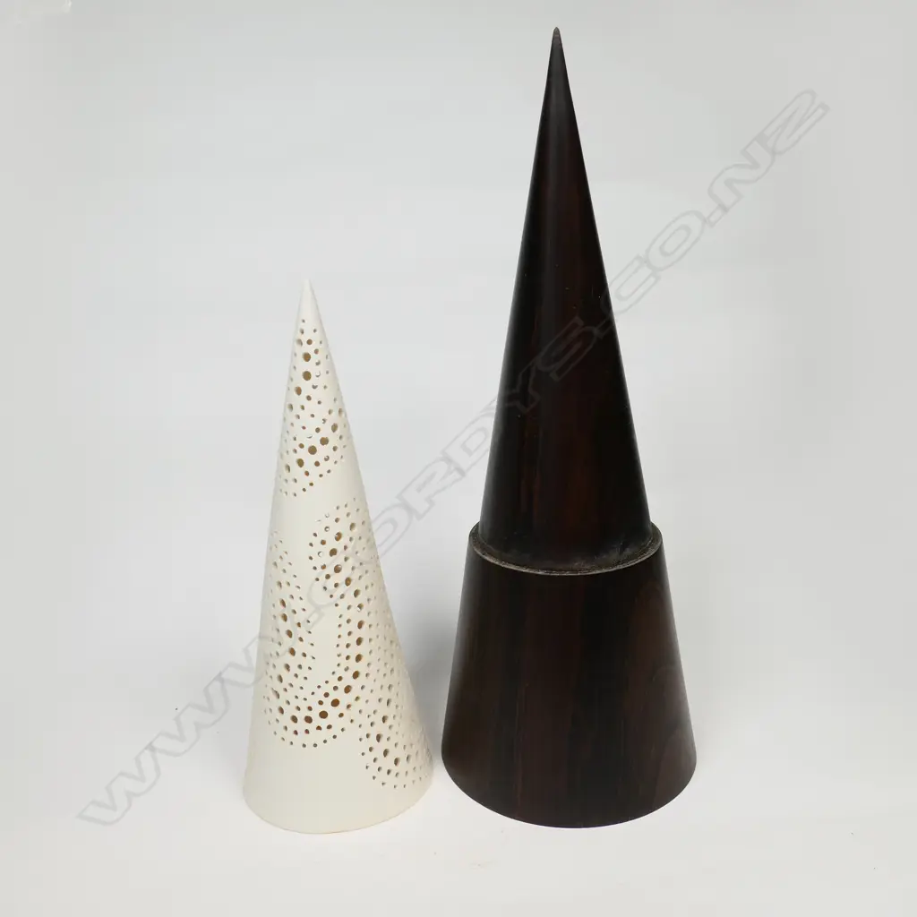 A Trudi Kroef Studio art porcelain cone on hardwood, Image 1++