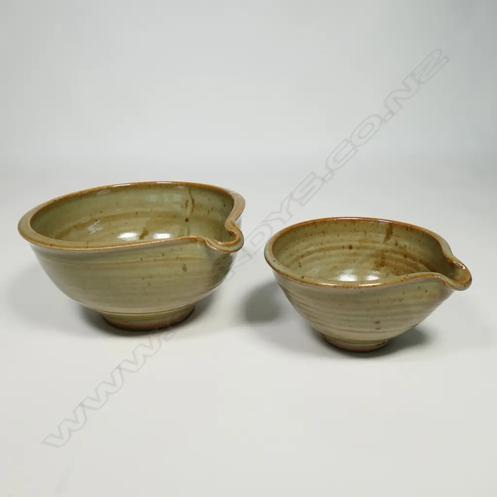 Two Peter Stichbury pouring bowls, Image 1++