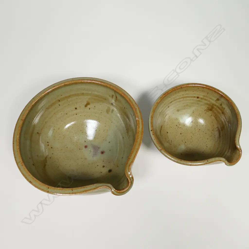 Two Peter Stichbury pouring bowls, Image 1++
