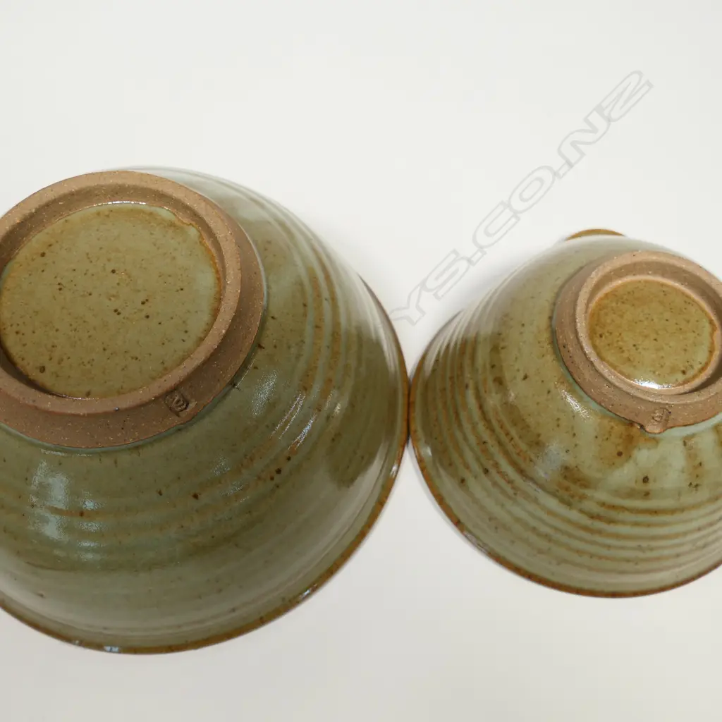Two Peter Stichbury pouring bowls, Image 1++