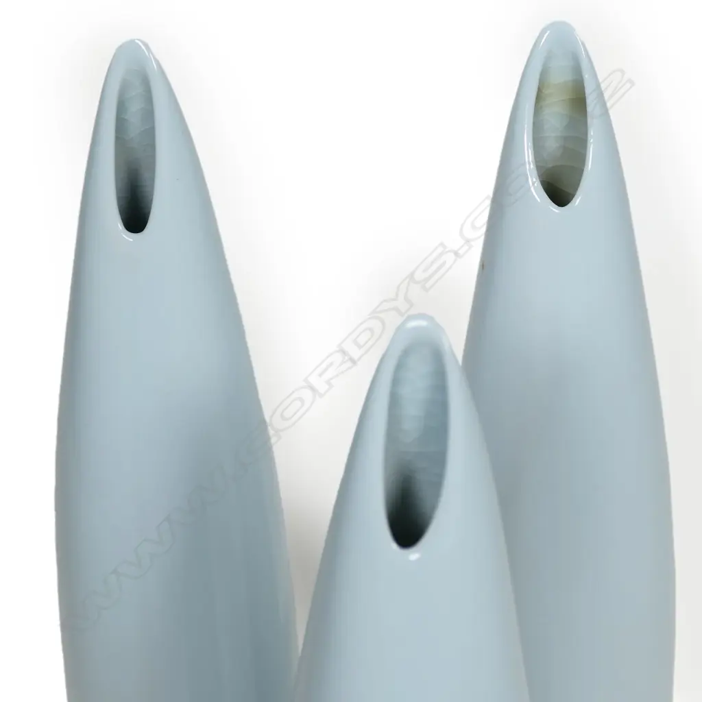 Set of three Richard Naylor ceramic cones, Image 1++