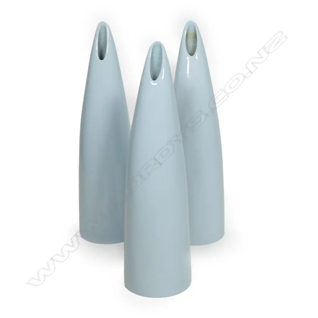 Set of three Richard Naylor ceramic cones, Image 1++