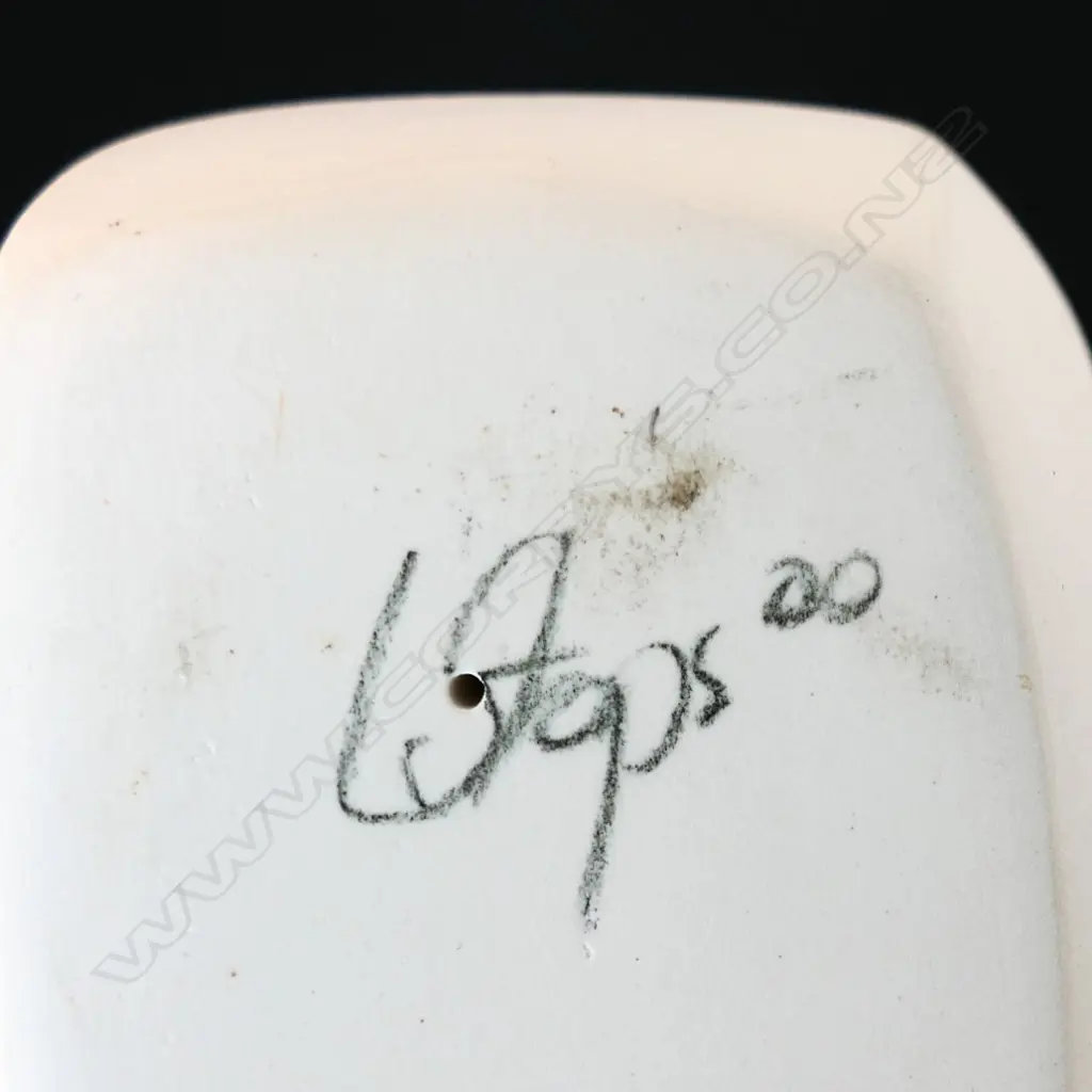 Set of three Henry Moore style ceramic sculptures, Image 1++