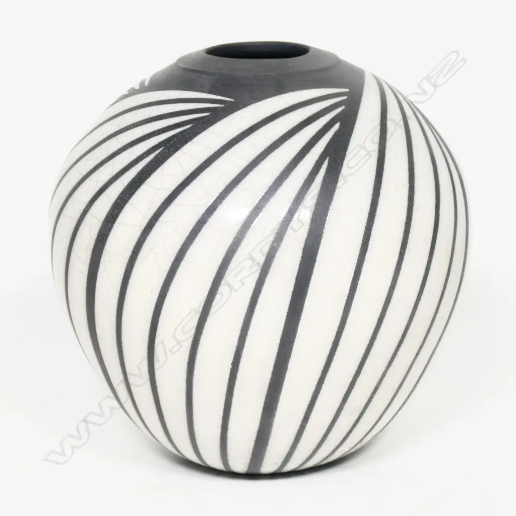 Charles Newton-Broad raku and white glazed vase, Image 1++