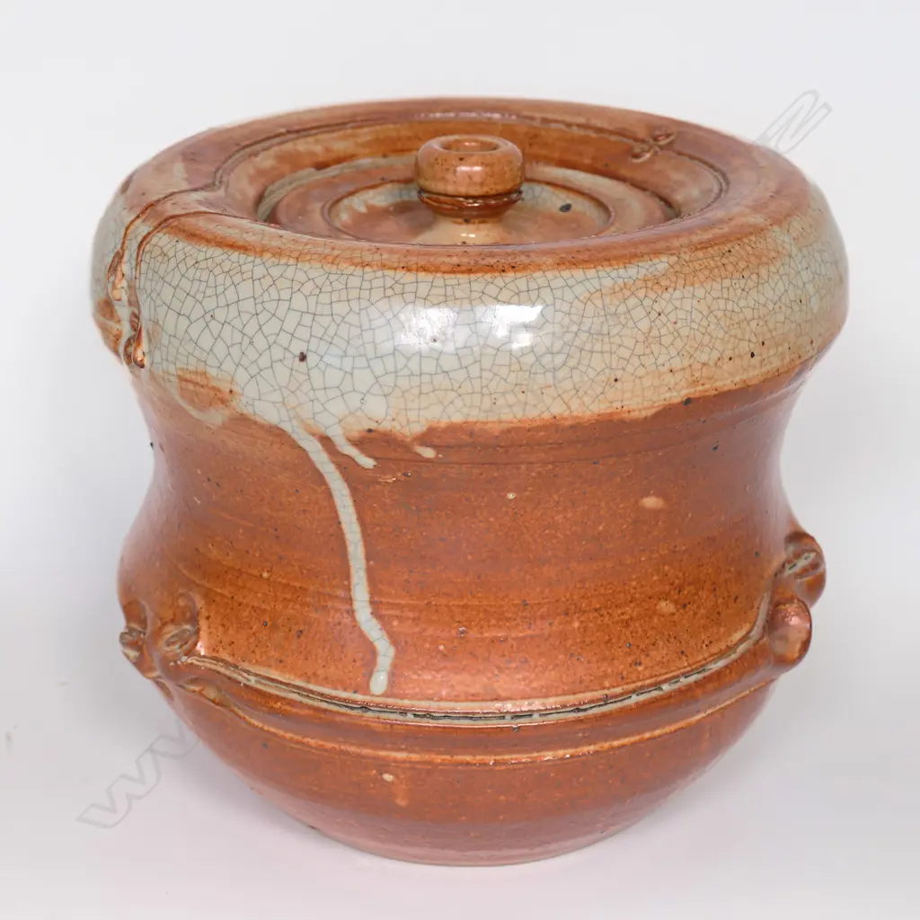 A large shino glaze storage jar, Image 1++