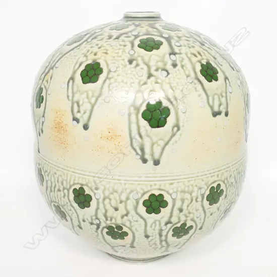 Tom Turner (U.S.A.) large salt glaze vase,