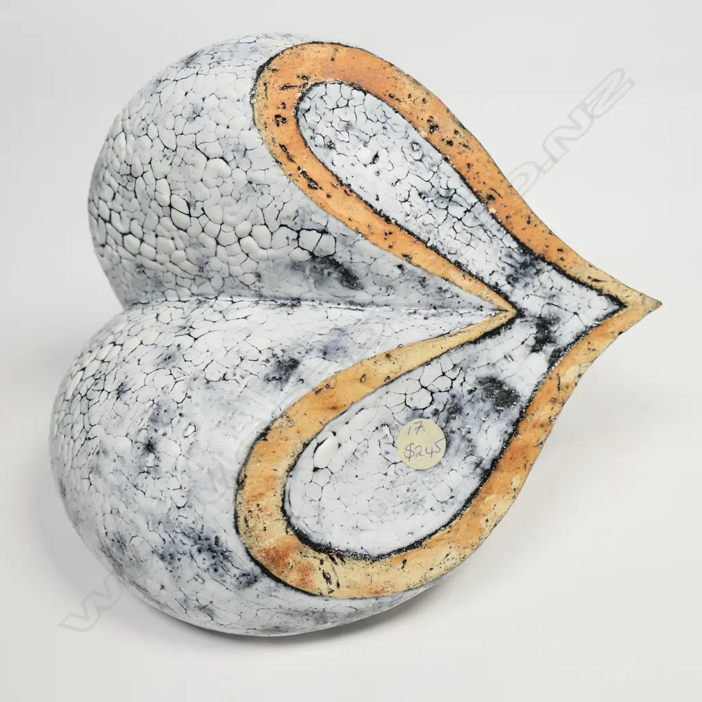Rick Rudd sculpted vessel, Image 1++