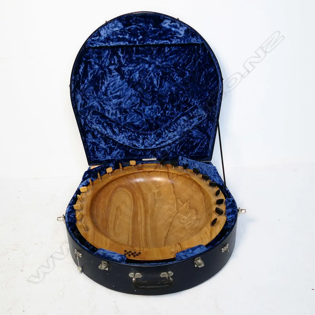 A meditation sounding bowl, Image 1++