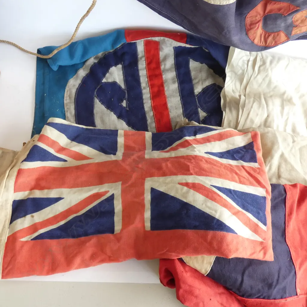 5 VINTAGE SHIPPING AND AIR NZ FLAGS ? Image 1++