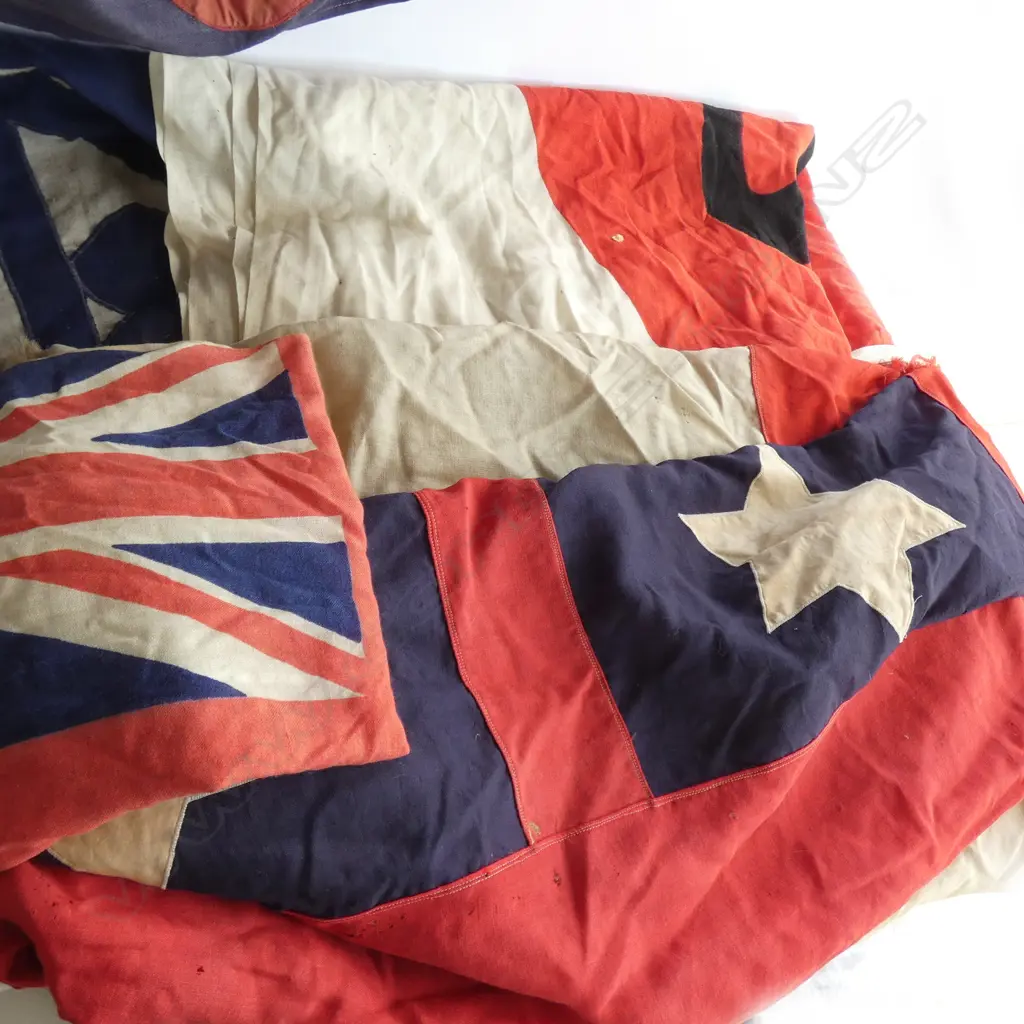 5 VINTAGE SHIPPING AND AIR NZ FLAGS ? Image 1++