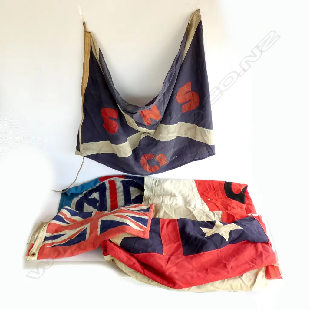 5 VINTAGE SHIPPING AND AIR NZ FLAGS ? Image 1++