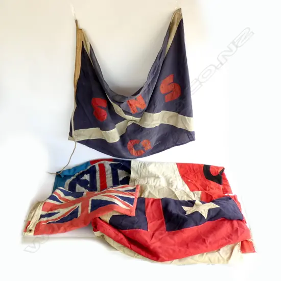 5 VINTAGE SHIPPING AND AIR NZ FLAGS ?