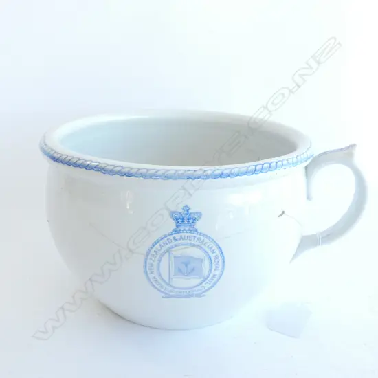 PANAMA NEW ZEALAND & AUSTRALIAN ROYAL MAIL BLUE & WHITE CHAMBER POT - DIA 190MM