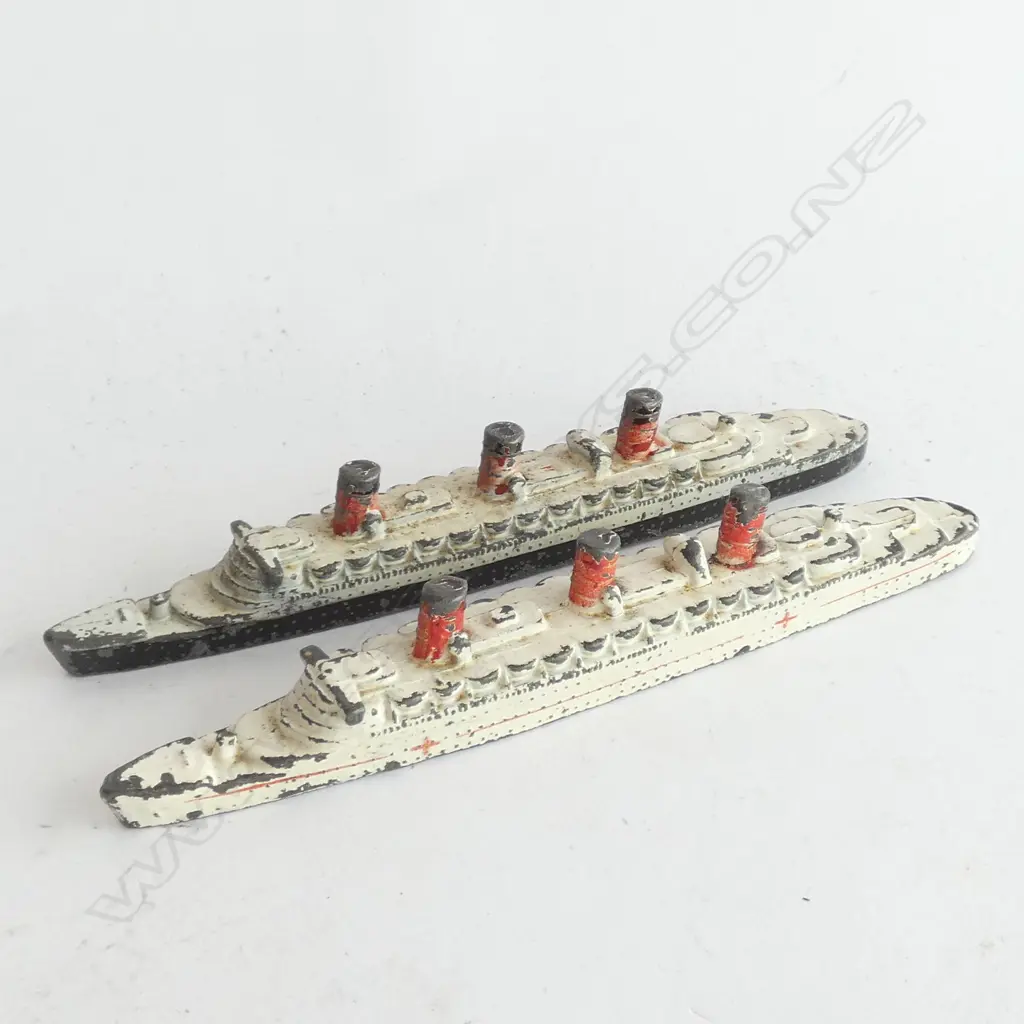 PR OLD DINKY TOYS DIE CAST SHIPS MODELS L. 135MM Image 1++