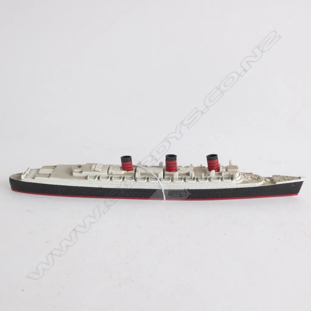 SM. QUEEN MARY SHIP DIE CAST MODEL - L. 255MM Image 1++
