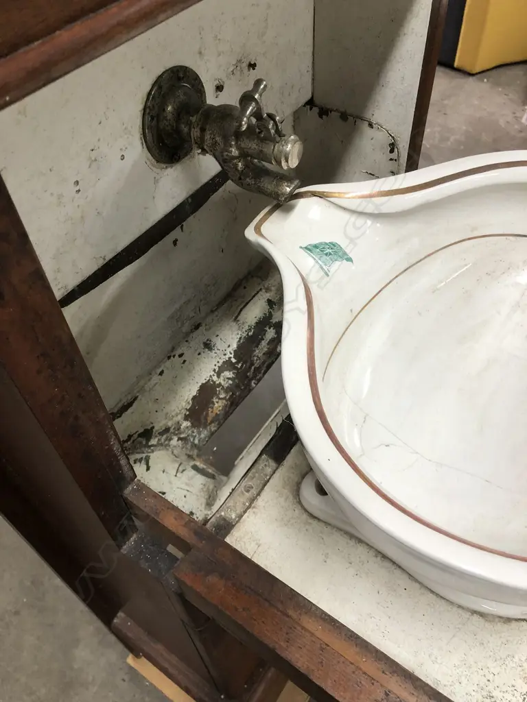 USSCo LTD CABIN WASH CABINET W BASIN  Image 1++