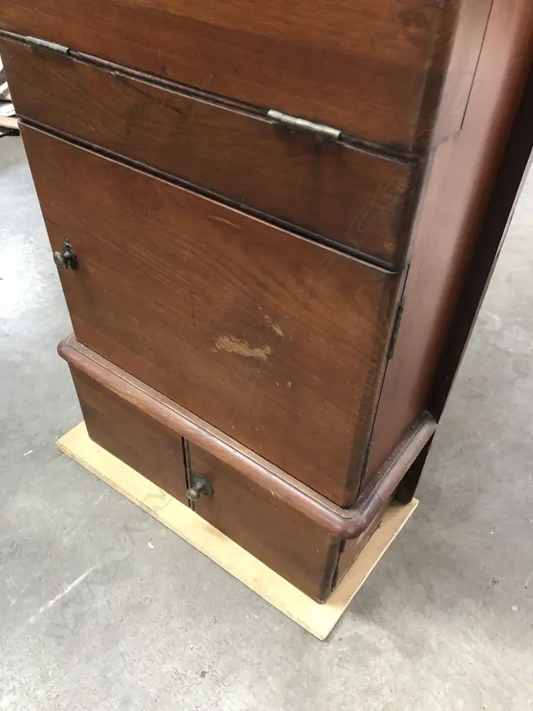 USSCo LTD CABIN WASH CABINET W BASIN  Image 1++