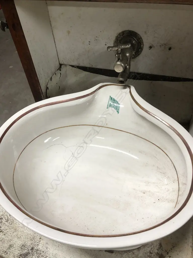 USSCo LTD CABIN WASH CABINET W BASIN  Image 1++