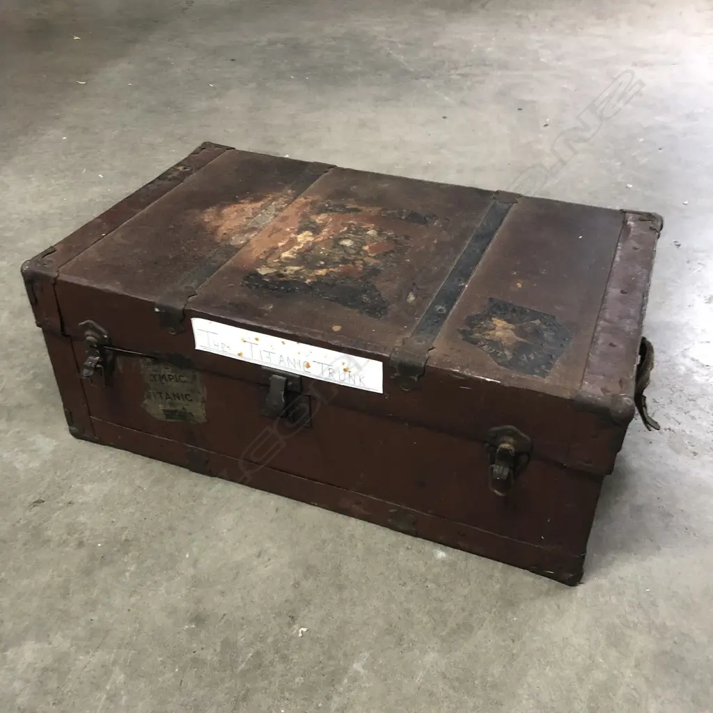 THE 'TITANIC TRUNK' with LABEL & NEWSPAPER... Image 1++