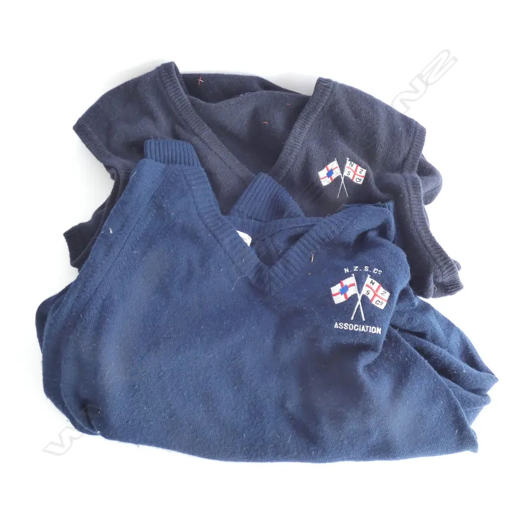 5 ASST, VINTAGE SHIPS CAPS / VEST & JUMPER  Image 1++