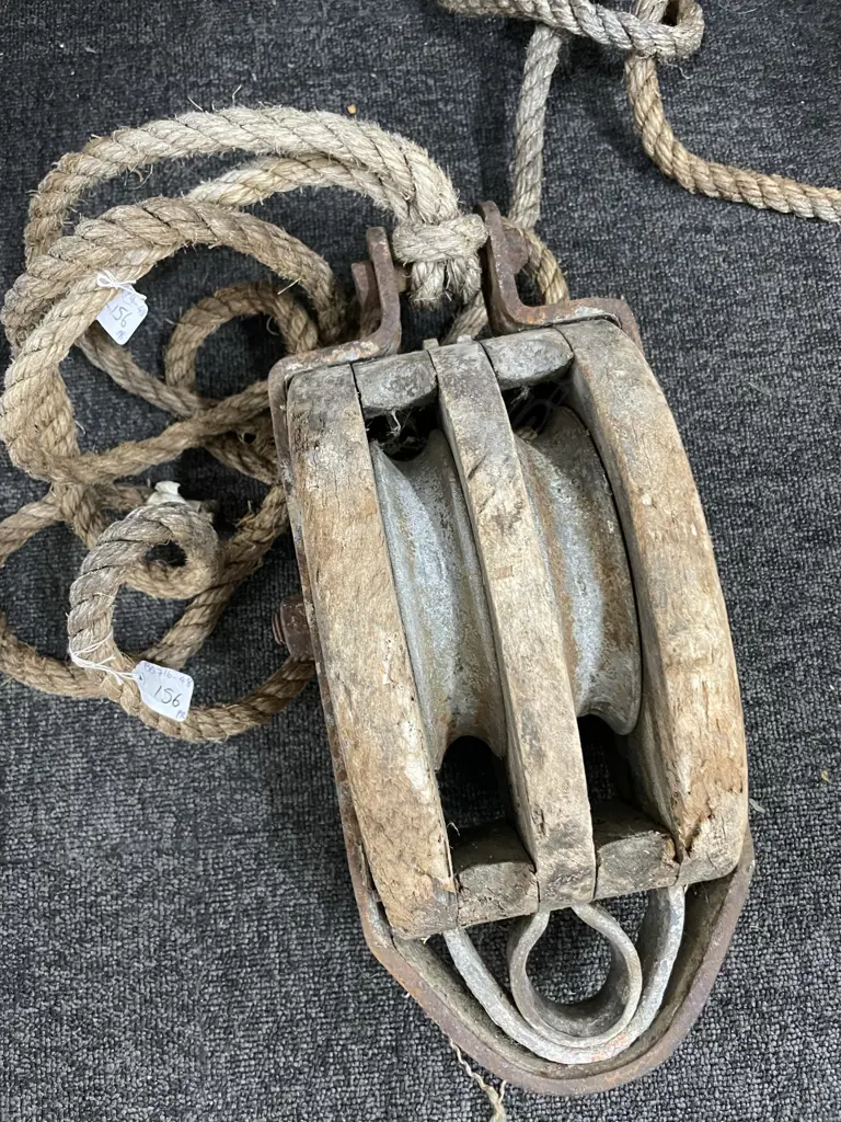 PR OLD WOODEN & IRON PULLEYS WITH ROPE, L. 410MM Image 1++