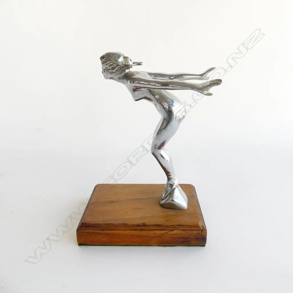 Desmo poised woman chromed car mascot, Image 1++