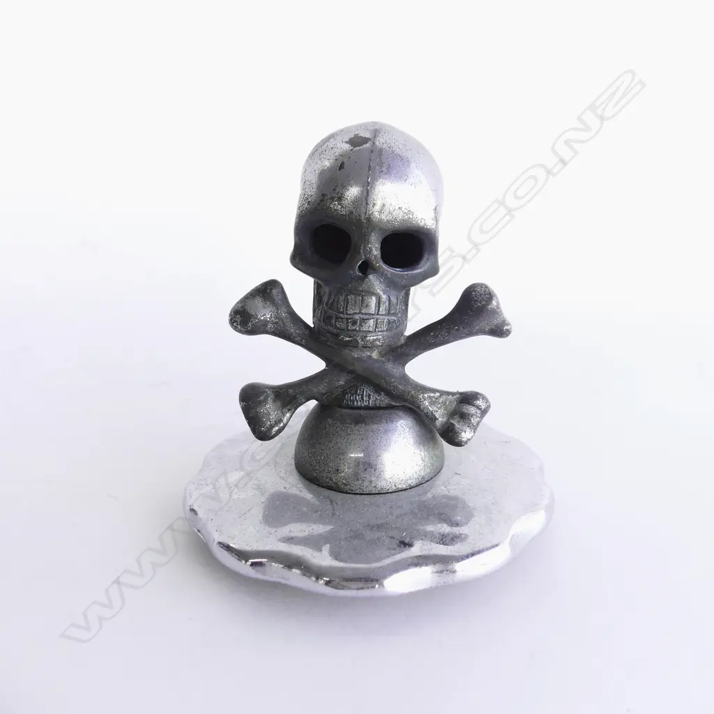 Chromed Skull & Cross bone car mascot, Image 1++