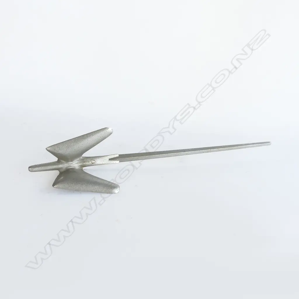 Roots ? Chromed swallow (bird)-in-flight car bonnet ornament, Image 1++