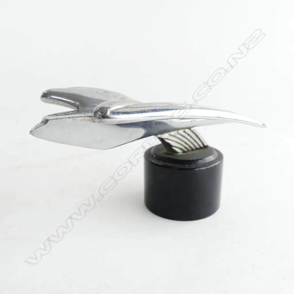 Small chromed swallow car mascot, Image 1++