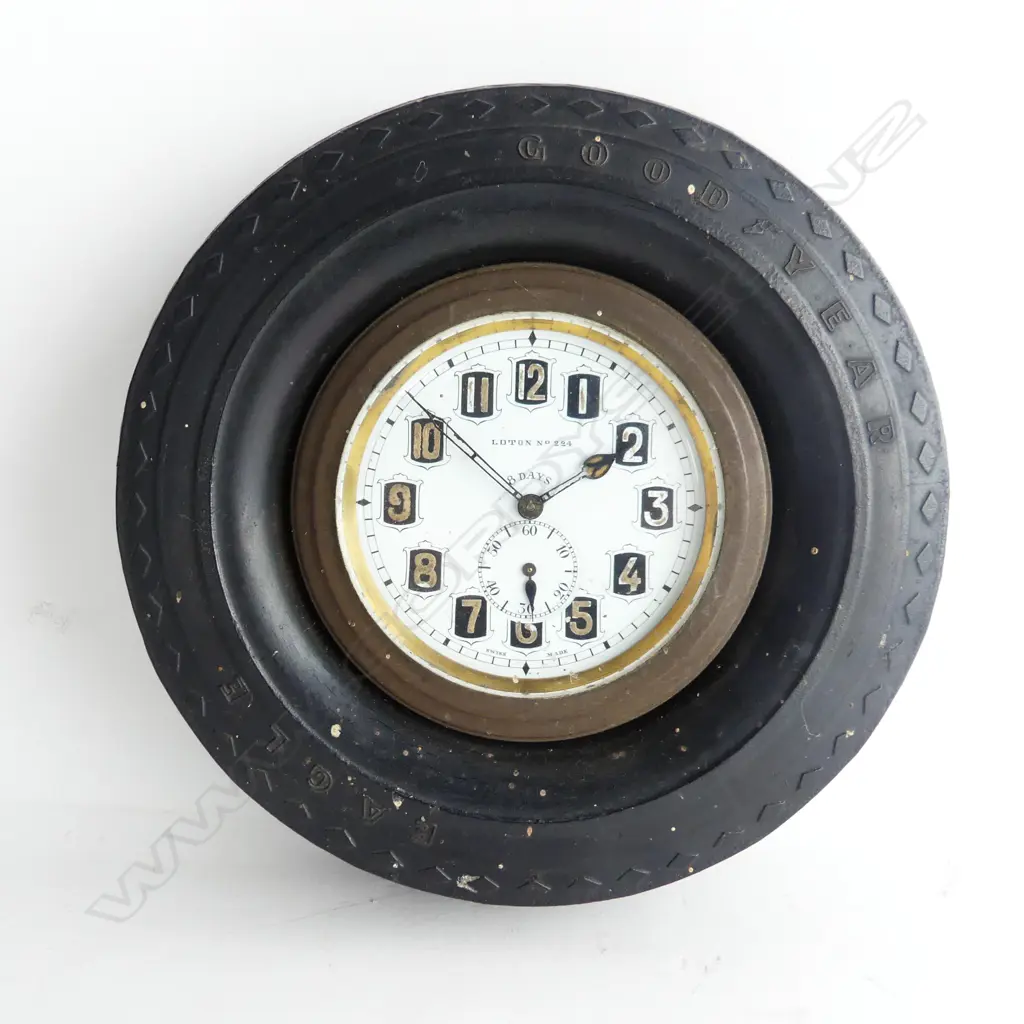 Loxton eight-day vintage car clock in advertising model Goodyear tyre, Image 1++
