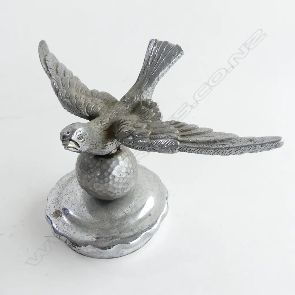 Chrome bird-on-golf ball car mascot, Image 1++