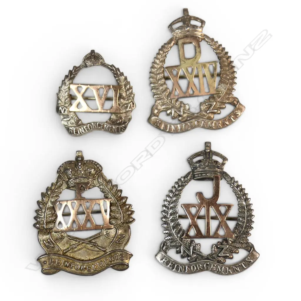 4 x 9ct GOLD & STERLING SILVER REINFORCEMENTS SWEETHEART BADGES Image 1++