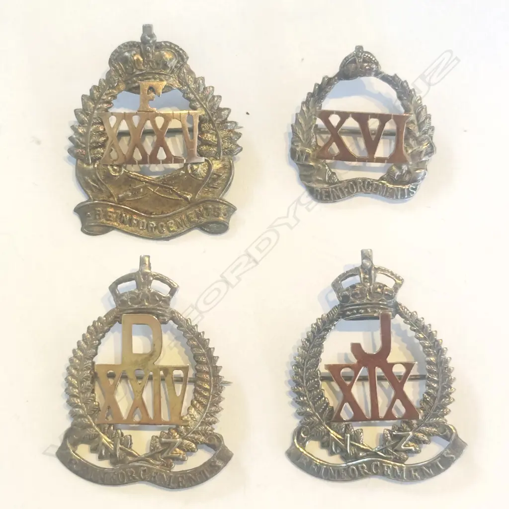 4 x 9ct GOLD & STERLING SILVER REINFORCEMENTS SWEETHEART BADGES Image 1++