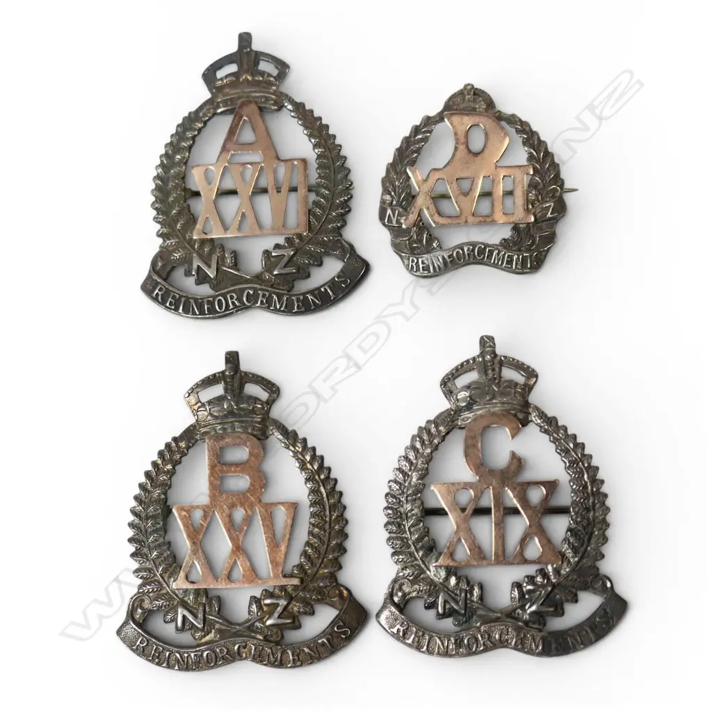 4 x 9ct GOLD & STERLING SILVER REINFORCEMENTS SWEETHEART BADGES Image 1++