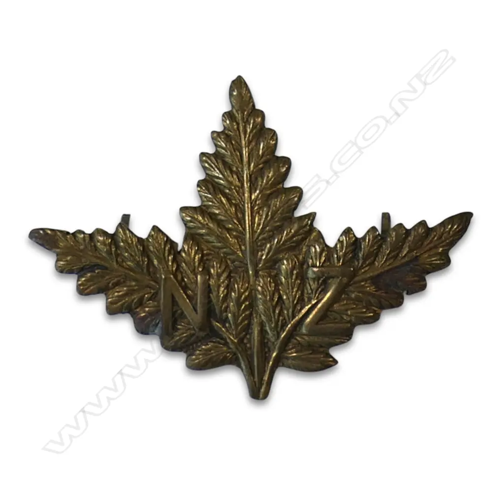 Triple Fern Pattern Cap/Collar Badge Image 1++