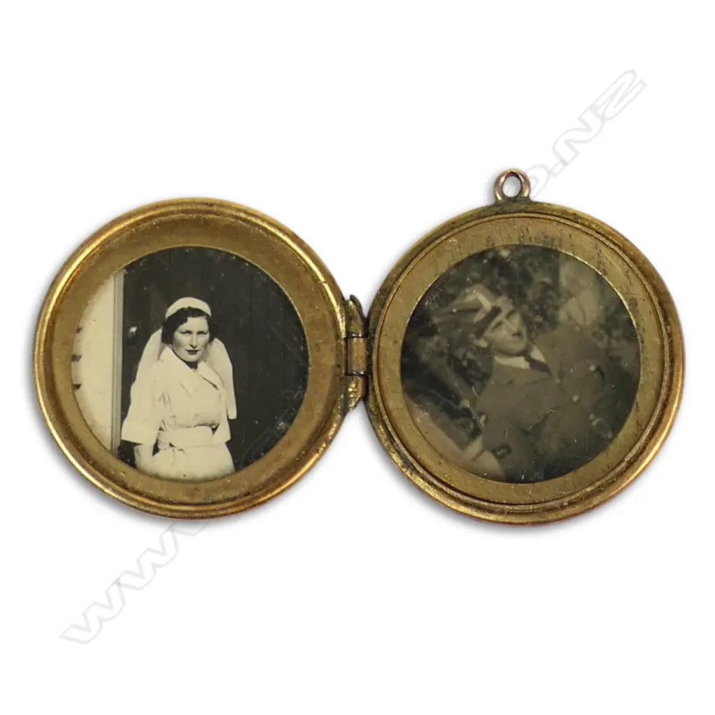 9ct GOLD RAF SWEETHEART LOCKET, APPROX 3.7gm Image 1++