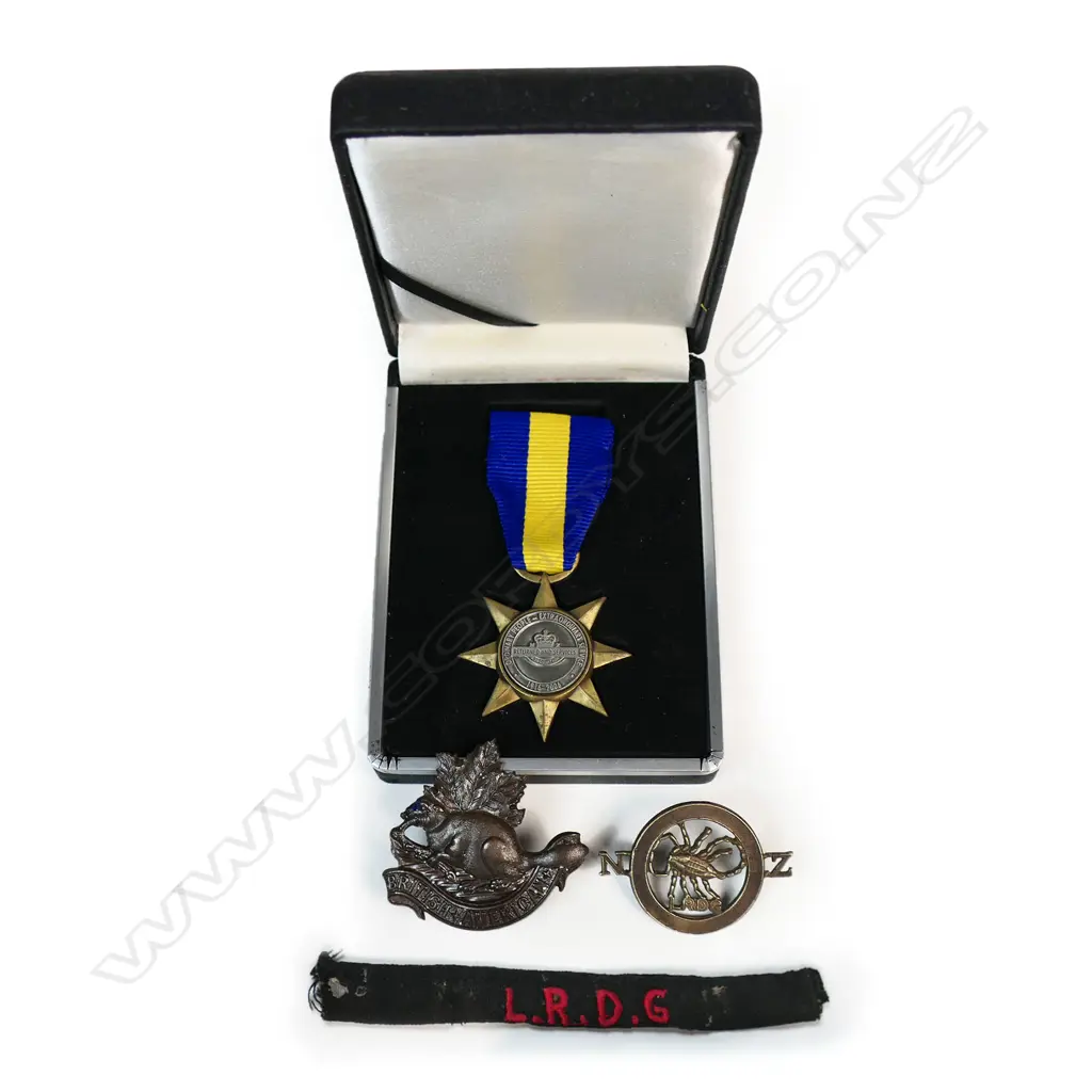 NZ Long Range Desert Group badge (possibly a reunion badge) and an embroidered L.R.D.G New Zealand embroidered title along with an RSA 90th anniversary medal in box and a British-American Squadron of the King's Colonials cap badge.. Image 1++