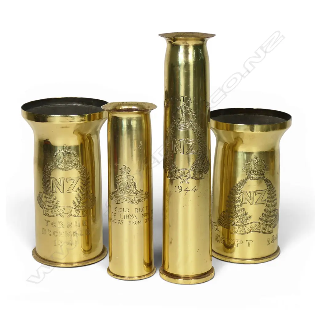 Four NZ engraved WWII brass shell case vases, Image 1++