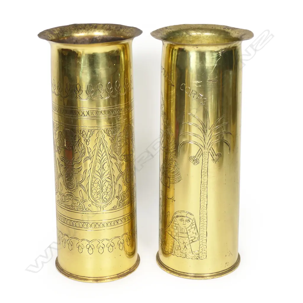 Four NZ engraved WWII brass shell case vases, Image 1++