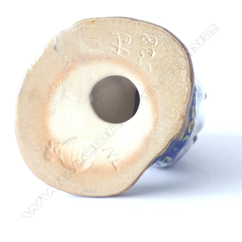 DOULTON LAMBETH STONEWARE MODEL OF BIRD: INCISED HS 538 & N.L ON BASE H.155mm Image 1++