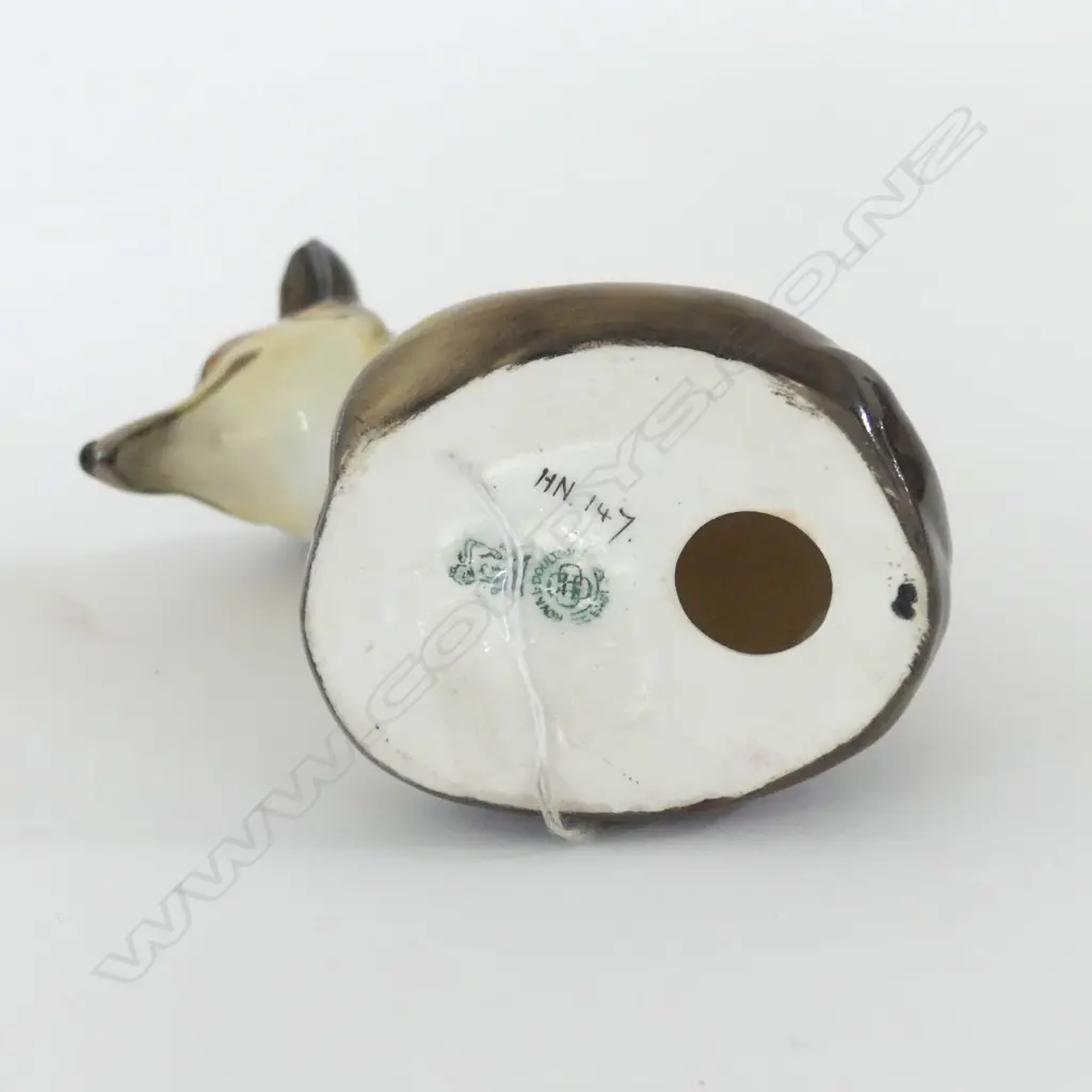 DOULTON SEATED SMILING FOX HN147.  H.115mm Image 1++