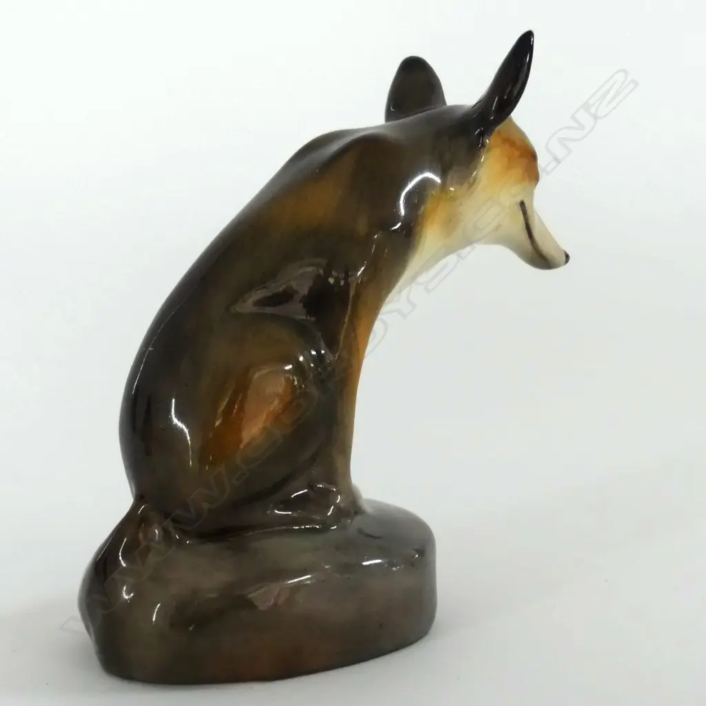 DOULTON SEATED SMILING FOX HN147.  H.115mm Image 1++